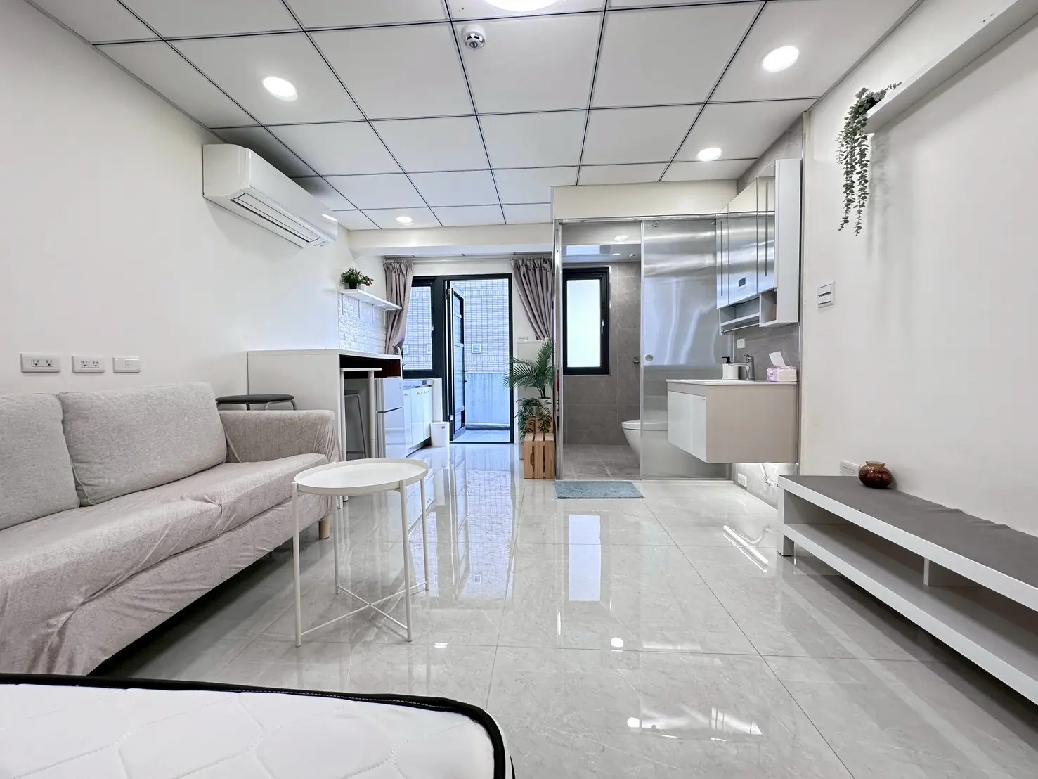 1 room apartment for rent in Daan District, Taipei City | NT$ 28 000 | 12 ping slide 0