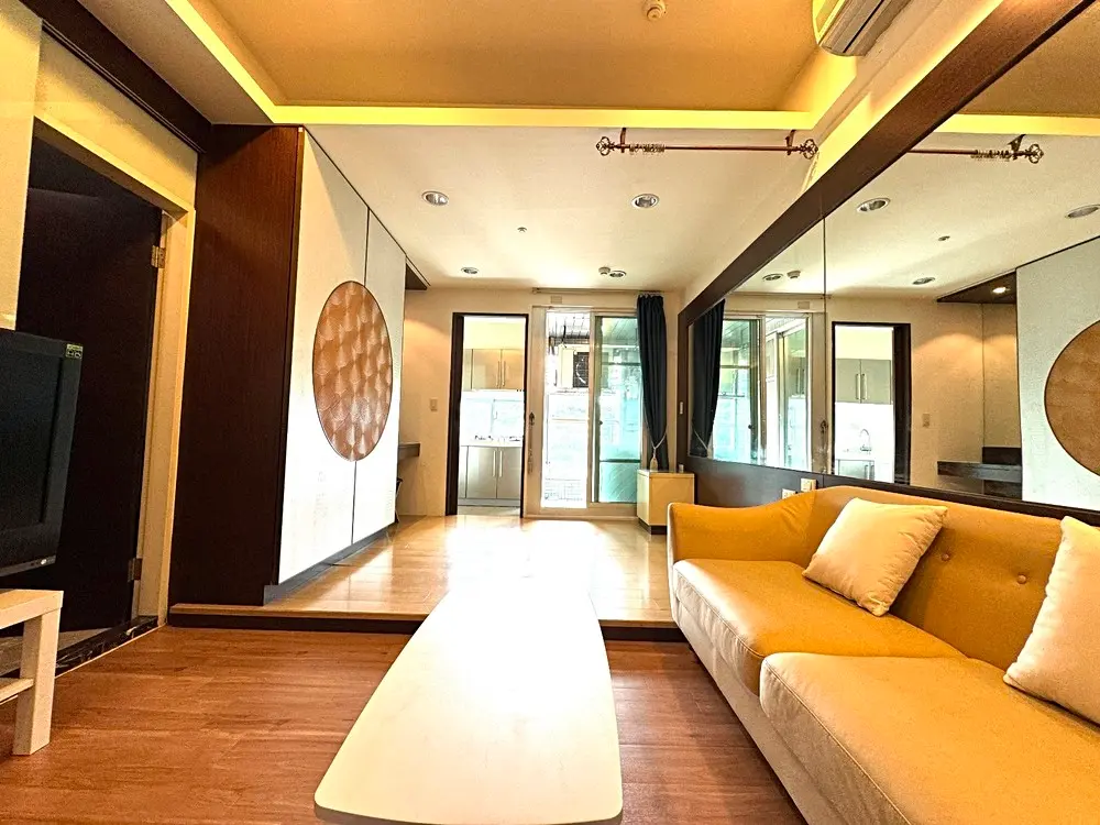 1 room apartment for rent in Xinyi District, Taipei City | NT$ 35 000 | 8 ping slide 0