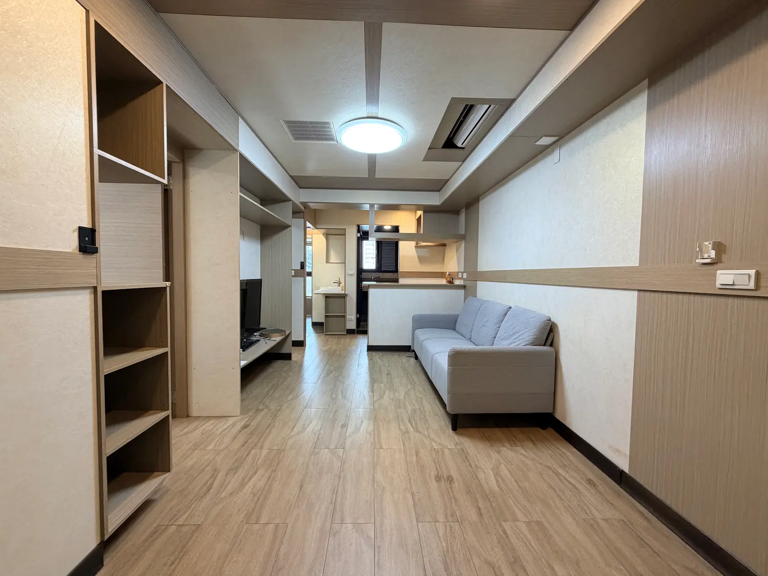 2 bedrooms apartment for rent in Sanchong District, New Taipei City | NT$ 35 000 | 20 ping slide 0