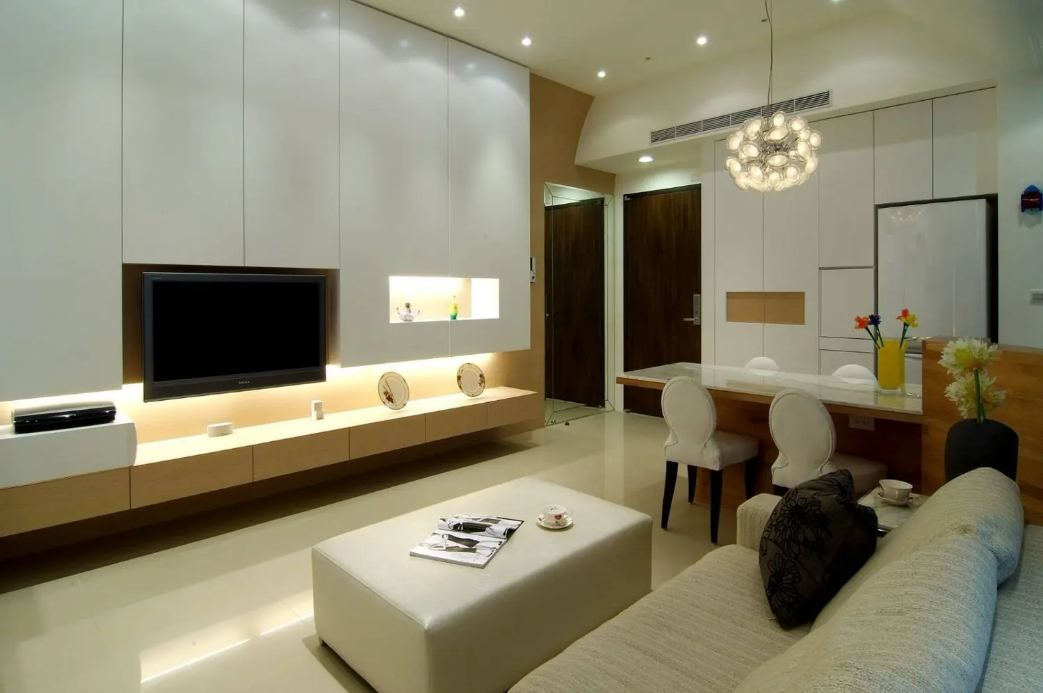 1 room apartment for rent in Xinyi District, Taipei City | NT$ 68 000 | 17 ping slide 0