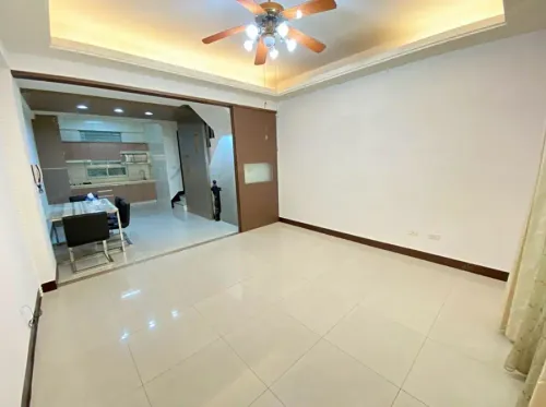 Townhouse for rent NT$ 30 000 - Taimao 2nd Street - 4 bedrooms