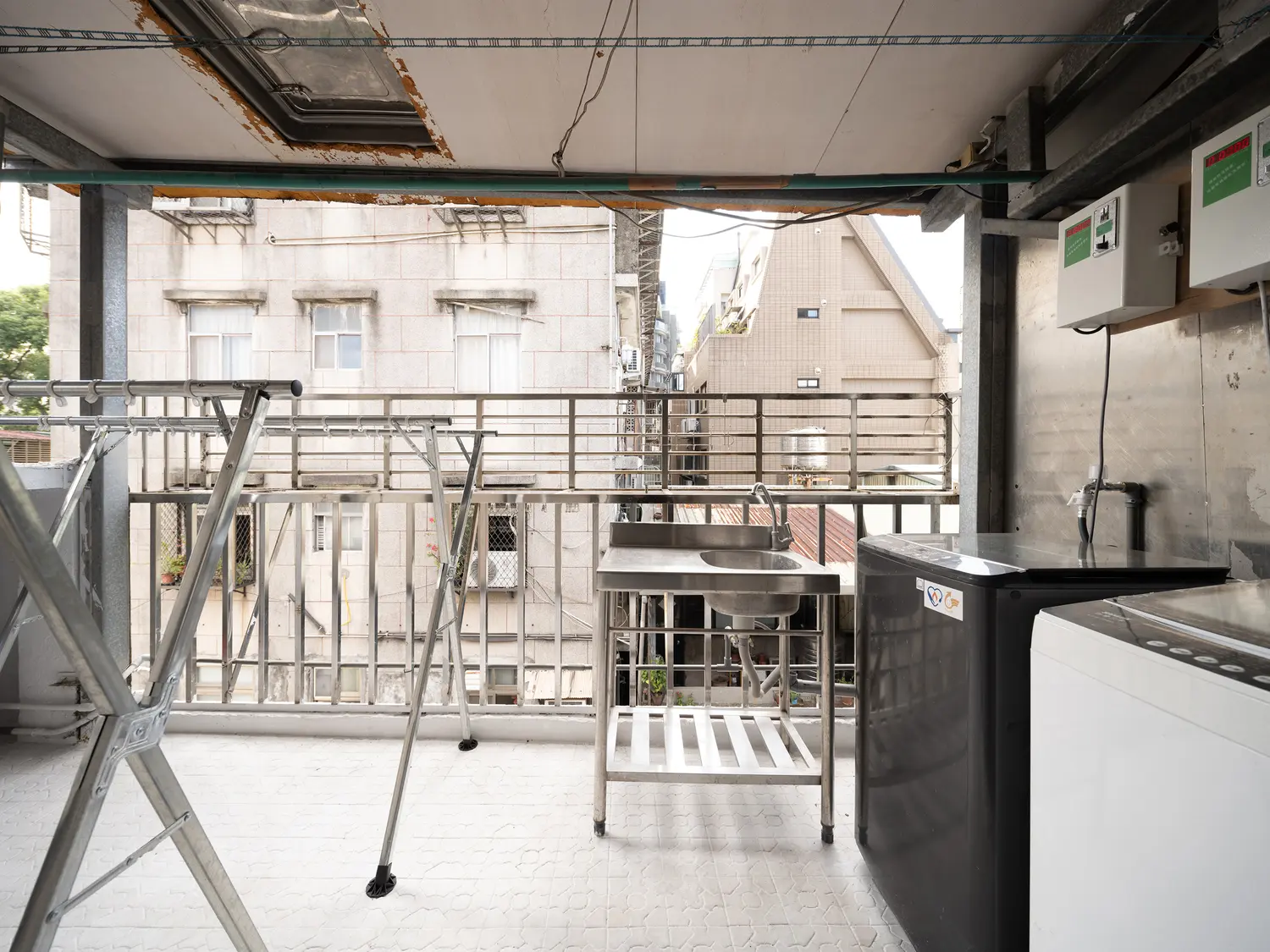Room for rent in Daan District, Taipei City | NT$ 15 000 | 3 ping slide 0