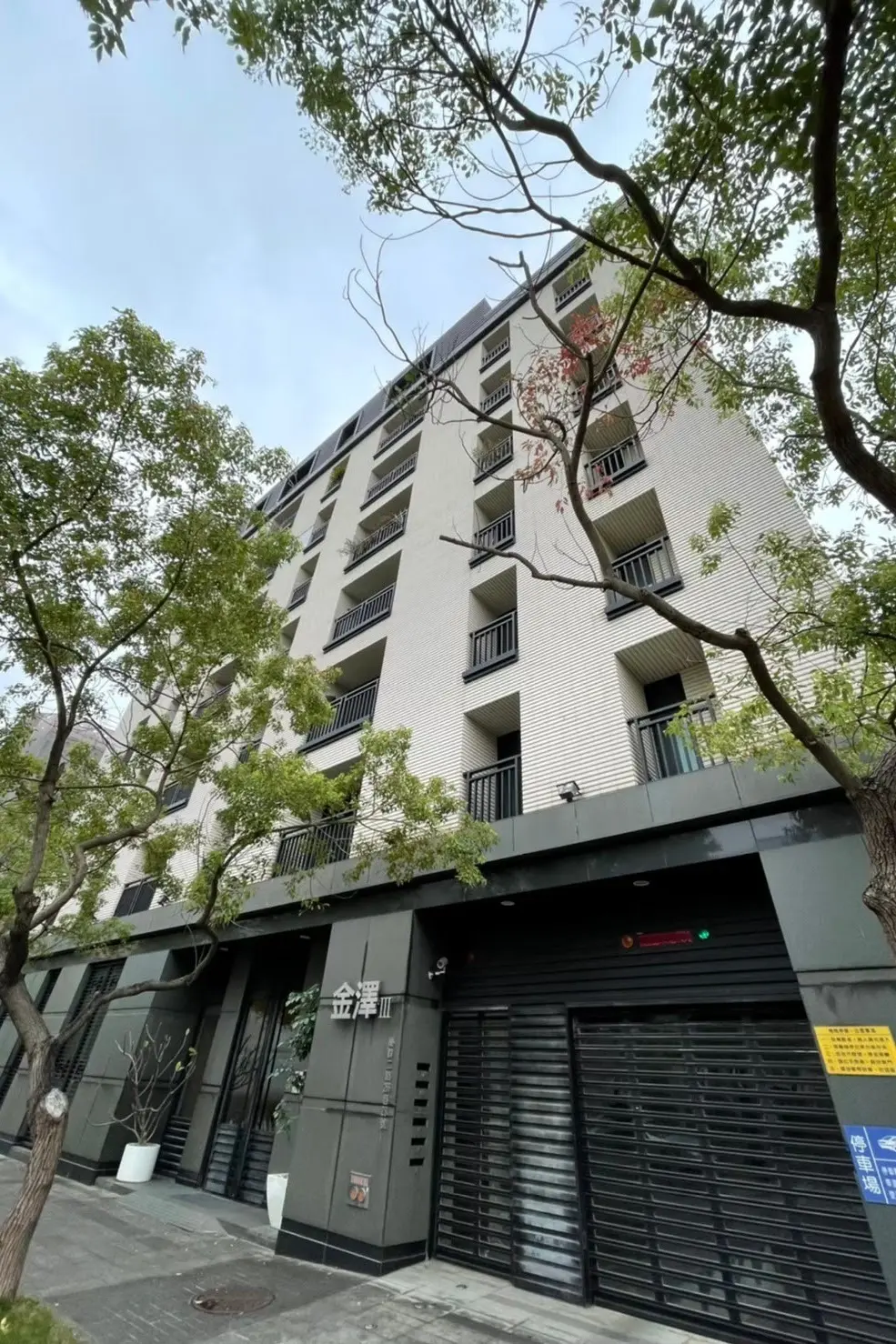 Studio apartment for sale in Zhongshan District, Taipei City | NT$ 69 990 000 | 38 ping slide 11