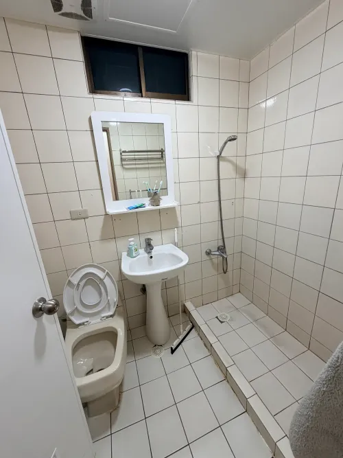 Room for rent NT$ 18 800 - Lane 365, Zhongzheng Road - 4 bedrooms