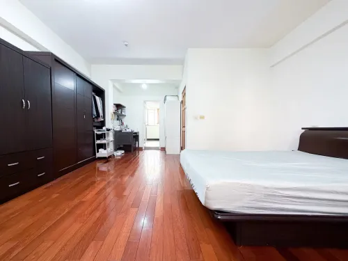 5 bedrooms townhouse for sale in Sanmin District, Kaohsiung City | NT$ 15 980 000 | 72 ping slide 1