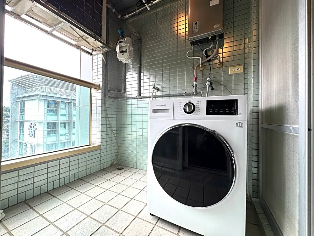 1 room apartment for rent in Xinyi District, Taipei City | NT$ 35 000 | 8 ping slide 9