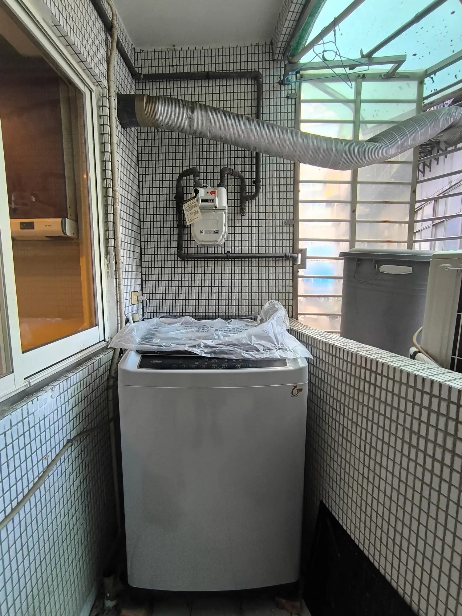 Room for rent in Taipei City, Daan District | NT$ 18 000 | 4 ping slide 3