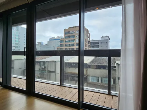 1 room apartment for rent in Songshan District, Taipei City | TWD 80 000 | 14 ping slide 1