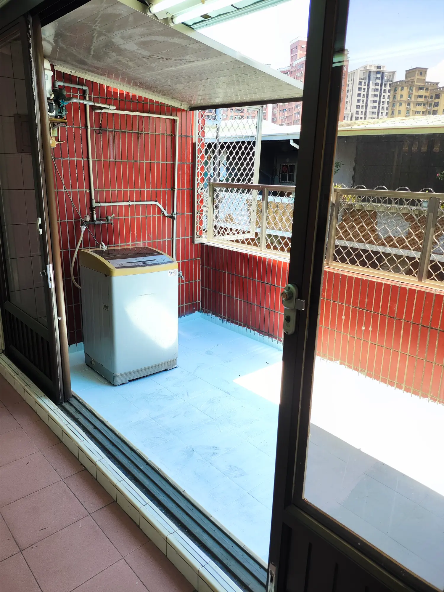 Room for rent in Sanmin District, Kaohsiung City | NT$ 4 700 | 8 ping slide 3