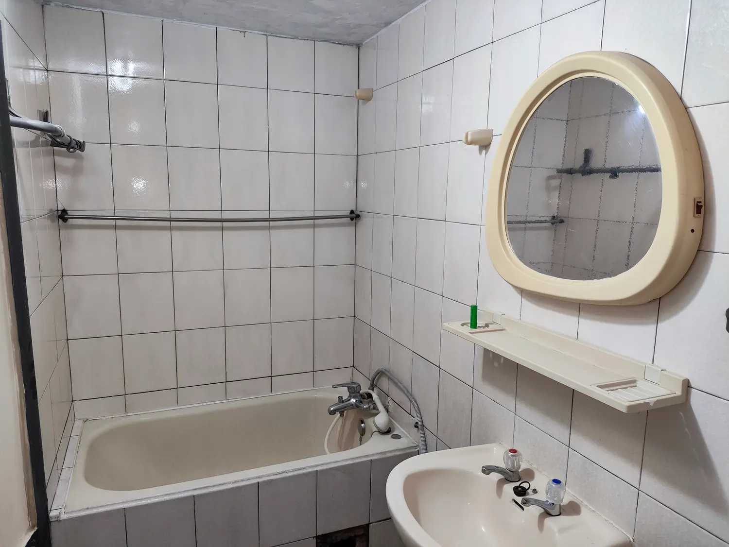 Room for rent in Sanmin District, Kaohsiung City | NT$ 4 700 | 8 ping slide 1