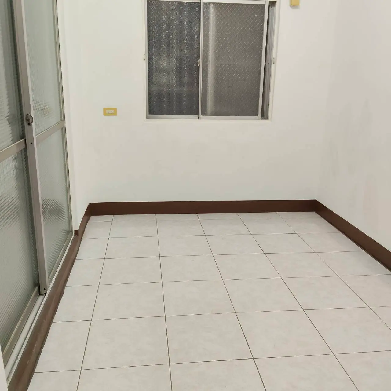 4 bedrooms townhouse for sale in Fengshan District, Kaohsiung City | TWD 12 500 000 | 24 ping slide 5