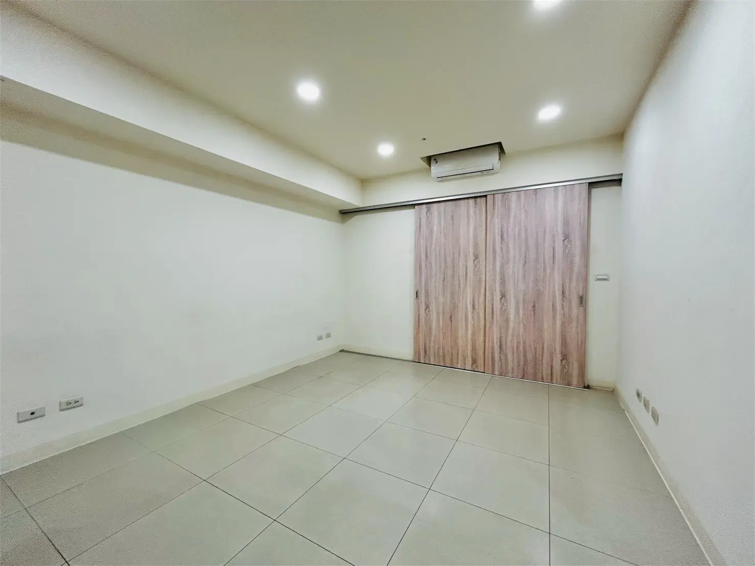 2 bedrooms apartment for sale in Fengshan District, Kaohsiung City | TWD 9 980 000 | 15 ping slide 4