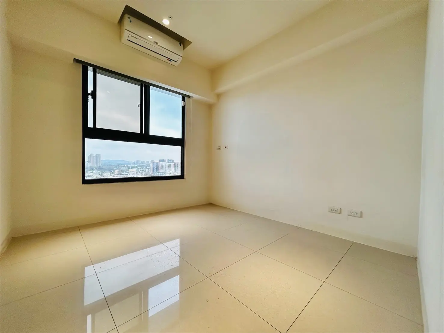2 bedrooms apartment for sale in Fengshan District, Kaohsiung City | TWD 9 980 000 | 15 ping slide 6
