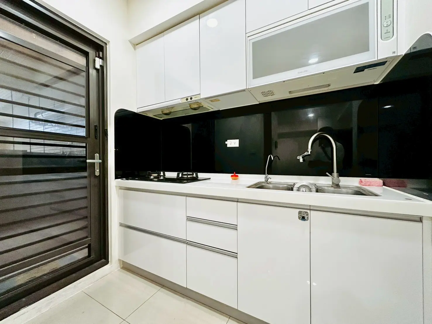 2 bedrooms apartment for sale in Fengshan District, Kaohsiung City | TWD 9 980 000 | 15 ping slide 2