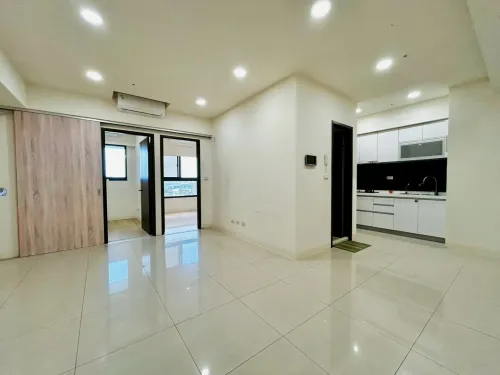 2 bedrooms apartment for sale in Fengshan District, Kaohsiung City | TWD 9 980 000 | 15 ping slide 1