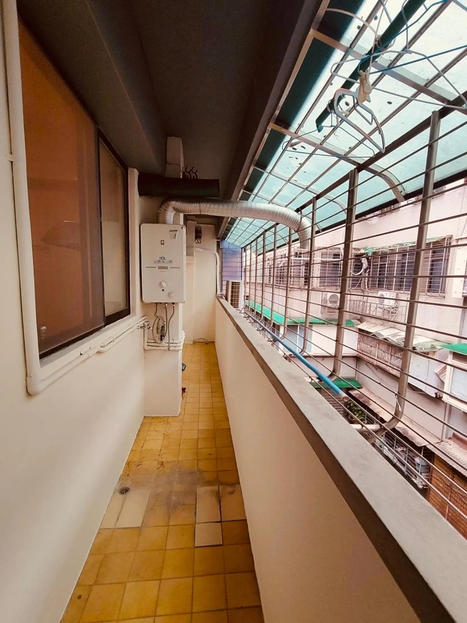 Private room for rent TWD 18 500 - 4 ping - Daan District,Taipei City slide 1