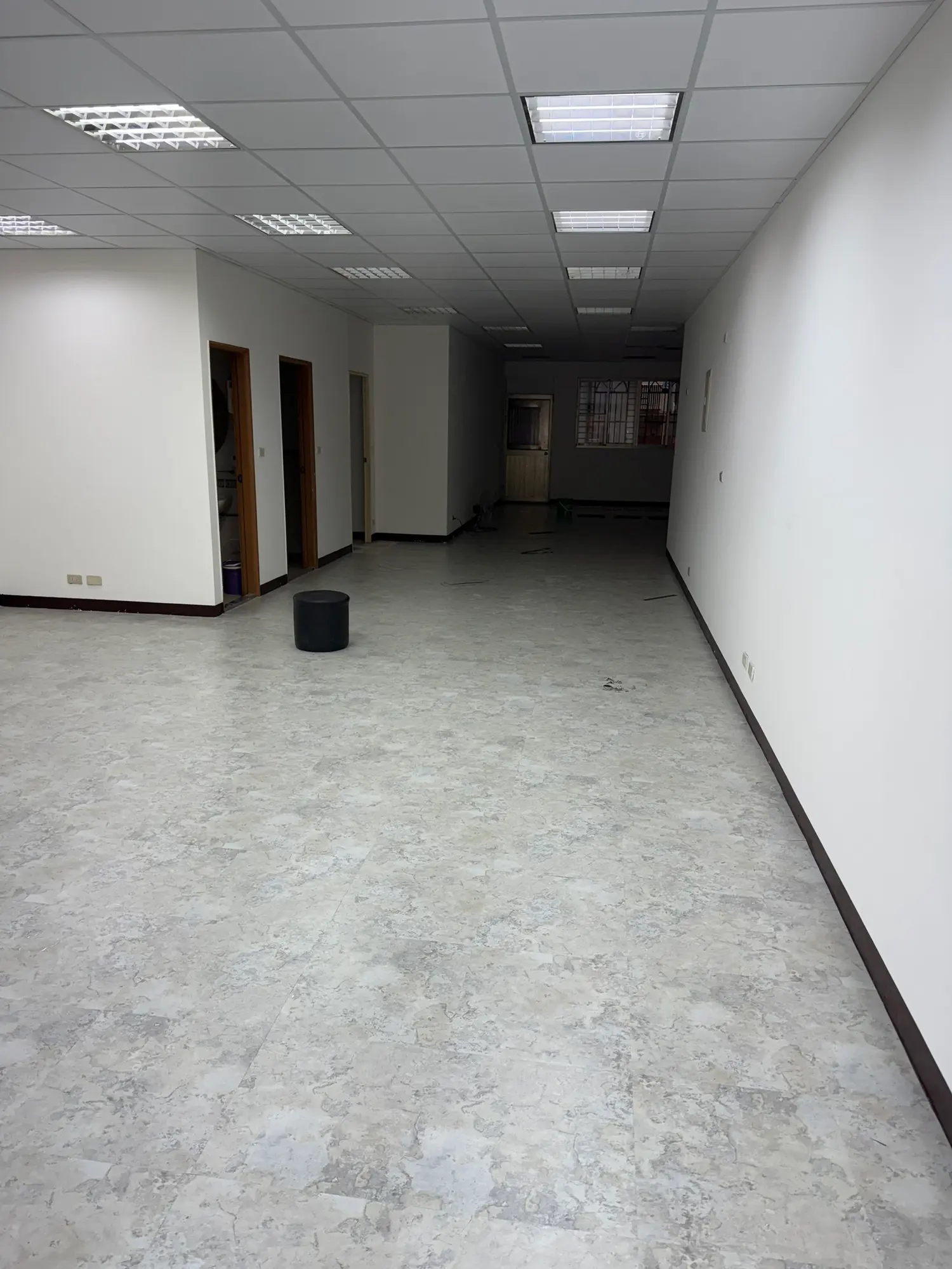 Shop / Retail for rent in Sanchong District, New Taipei City | NT$ 45 000 | 37 ping slide 2