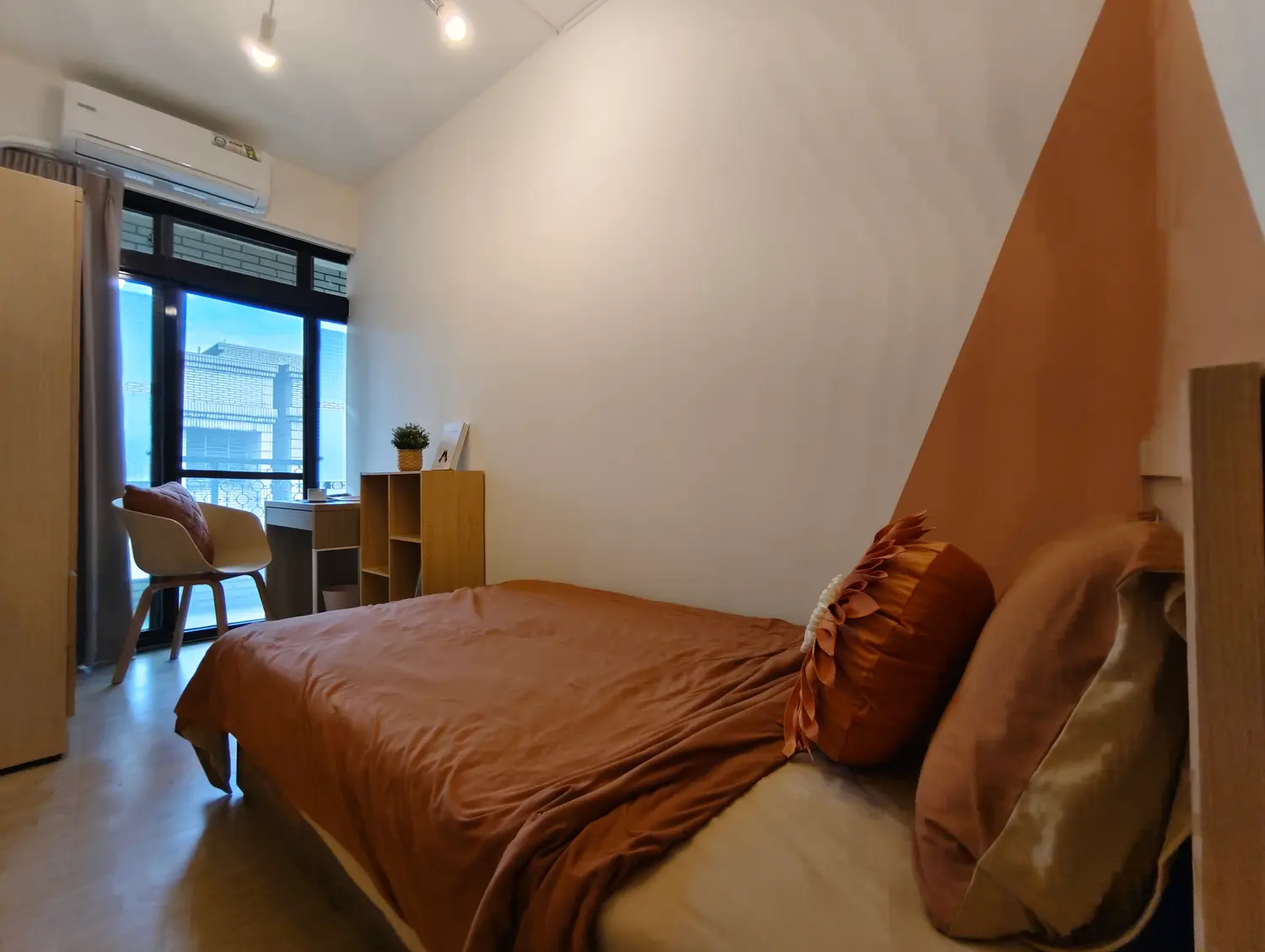 Room for rent TWD 15 500 - 3 ping - Taipei City, Daan District slide 0
