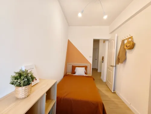 Room for rent TWD 15 500 - 3 ping - Taipei City, Daan District slide 1