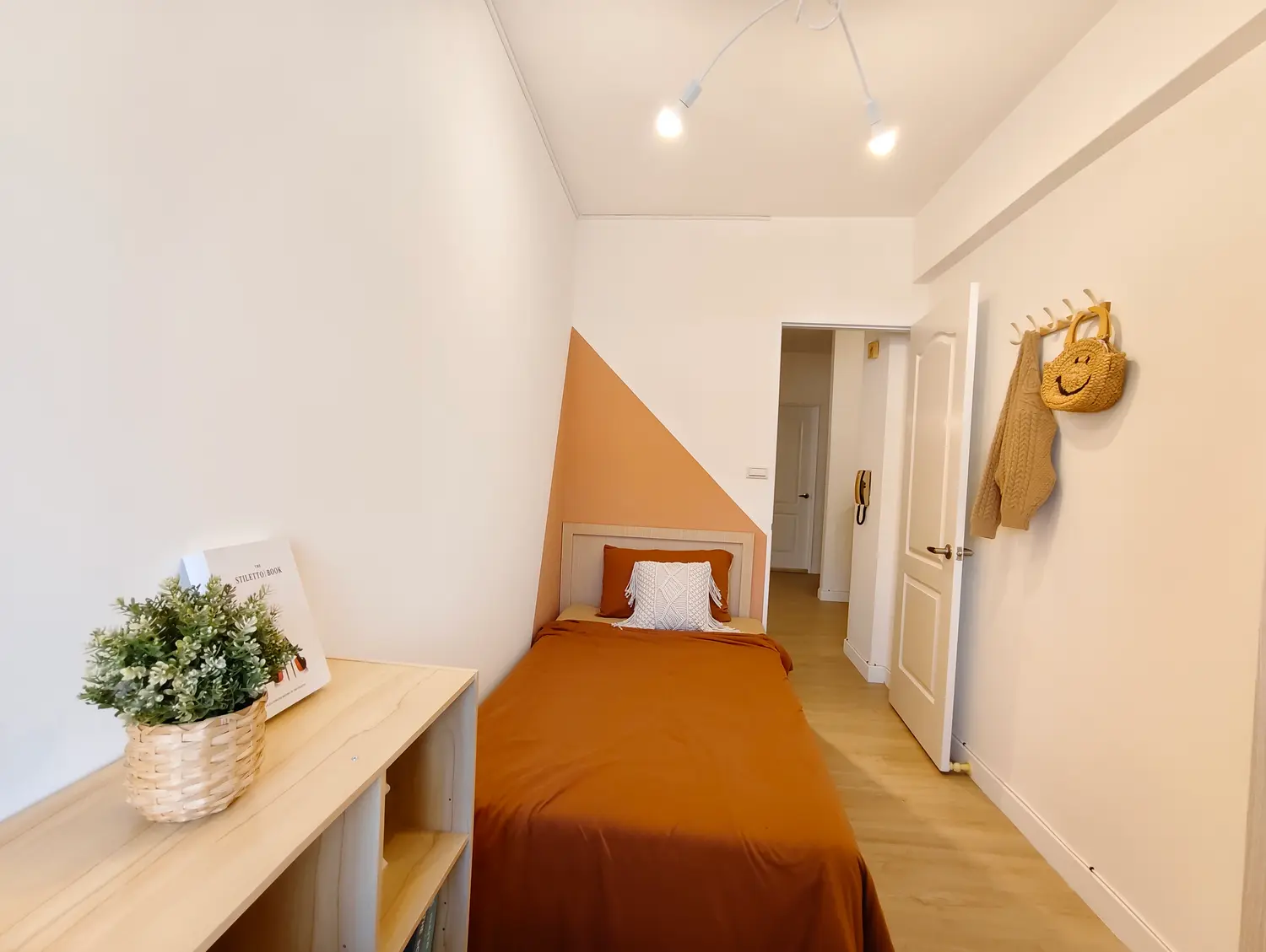 Room for rent TWD 15 500 - 3 ping - Taipei City, Daan District slide 1