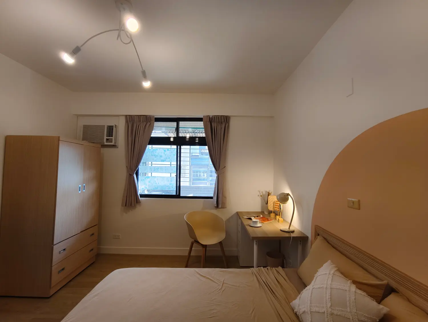 Room for rent TWD 18 500 - 5 ping - Taipei City, Daan District slide 1