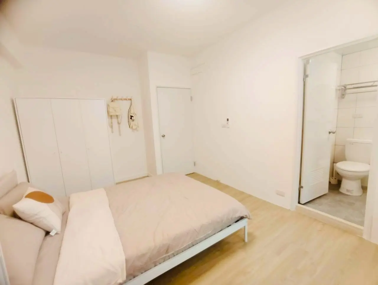 Room for rent in Taipei City, Daan District | NT$ 23 000 | 7 ping slide 3