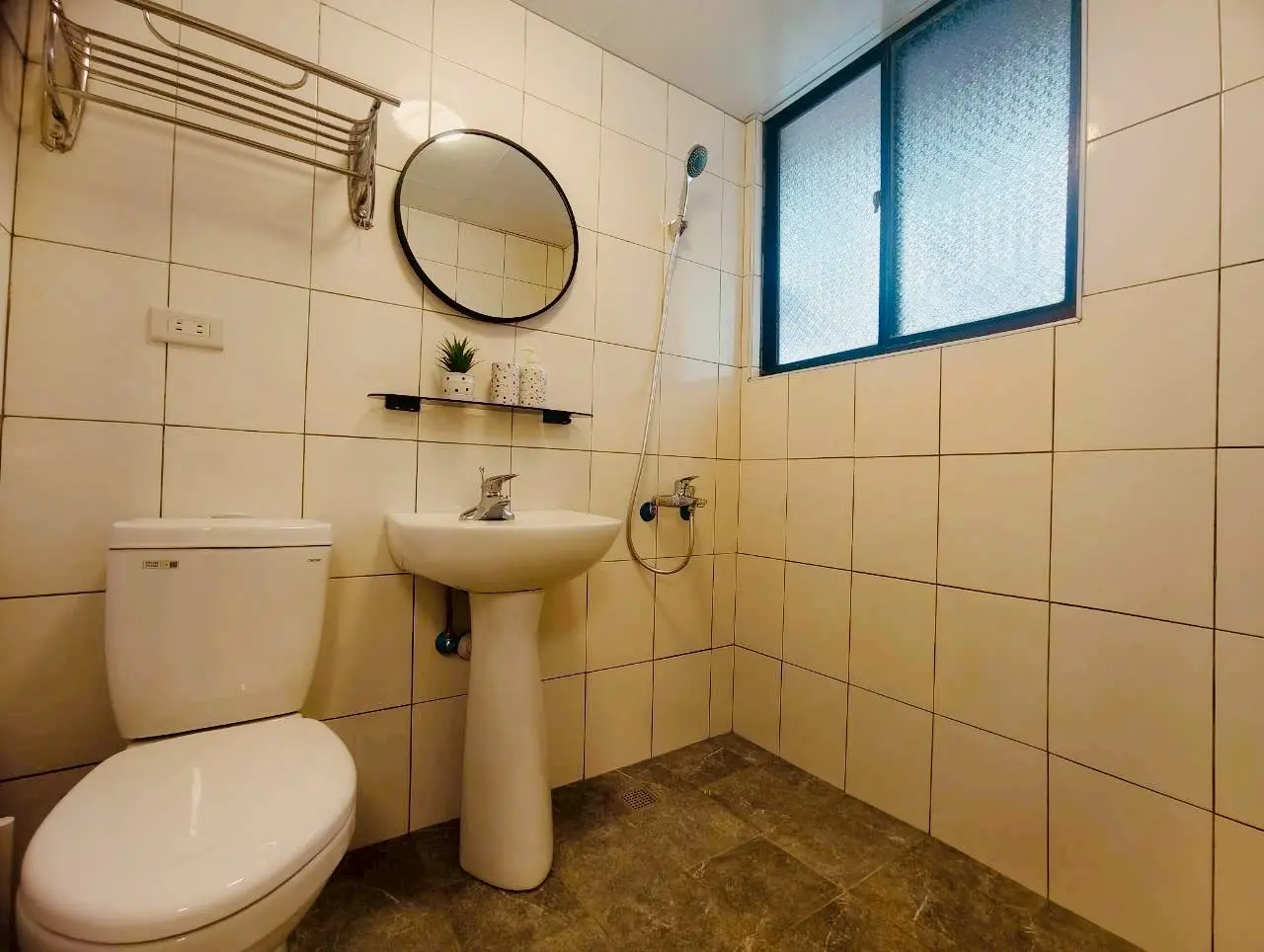 Room for rent in Taipei City, Daan District | NT$ 23 000 | 7 ping slide 8