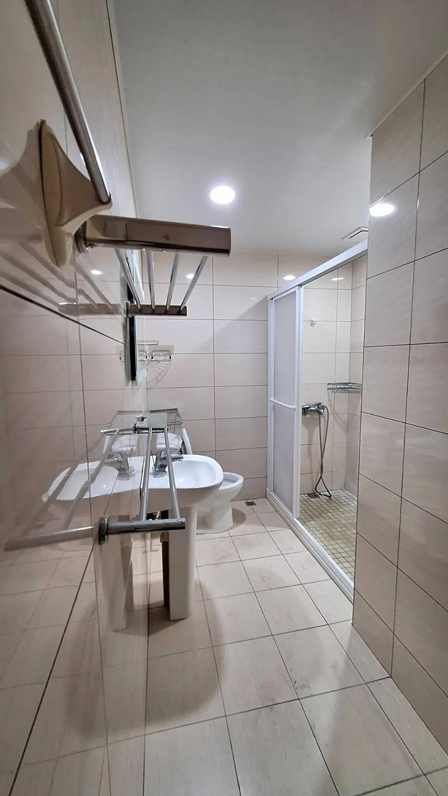 3 bedrooms apartment for rent TWD 48 800 - 43 ping - Beitou District,Taipei City slide 1