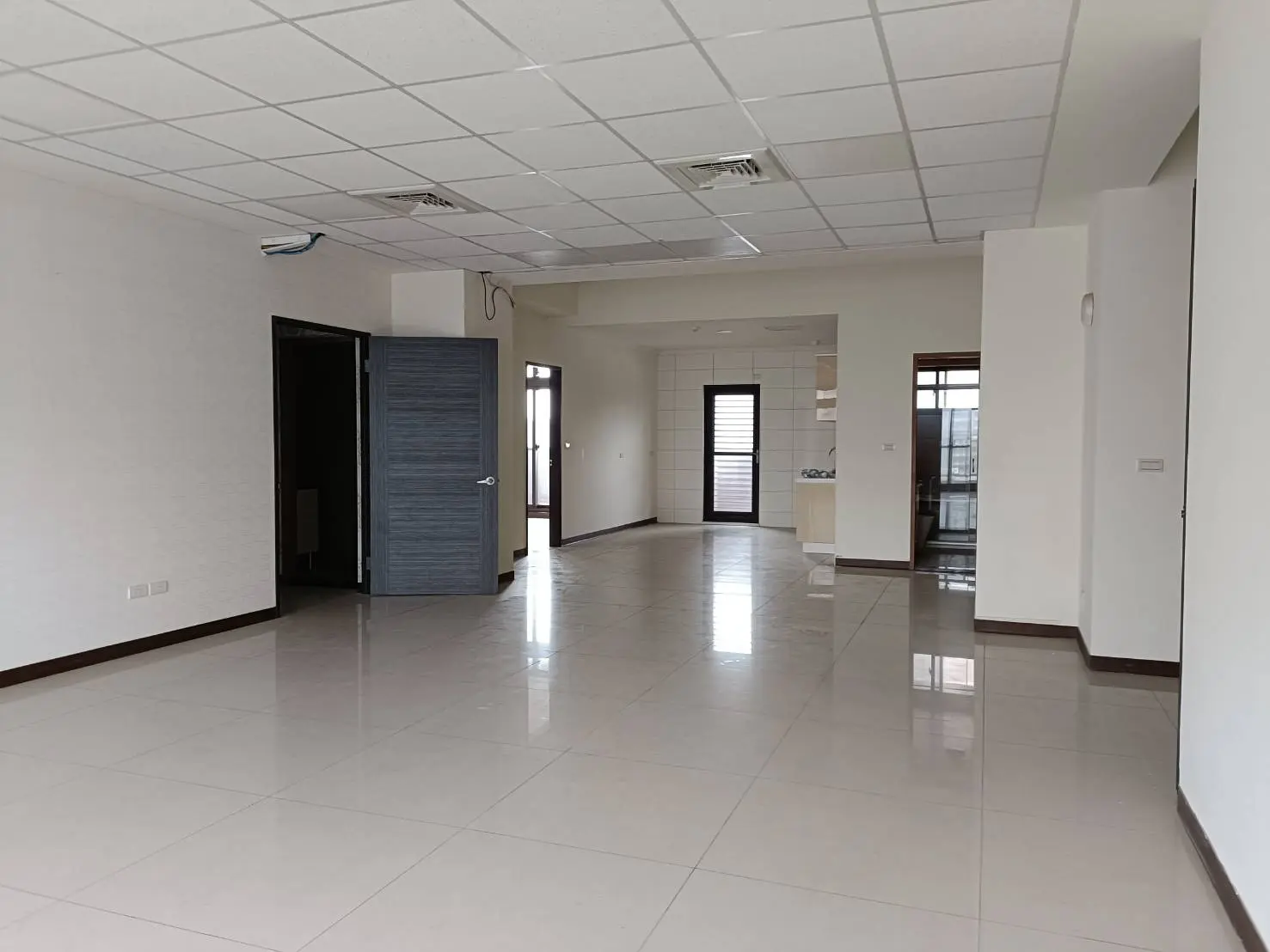 Office for rent in Zhongli District, Taoyuan City | NT$ 50 000 | 55 ping slide 2