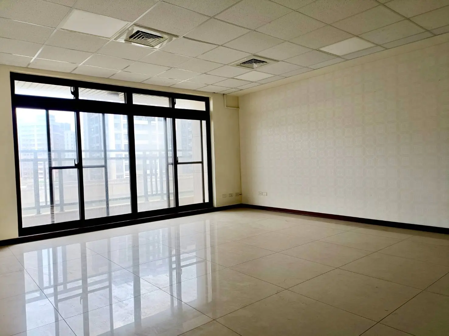 Office for rent in Zhongli District, Taoyuan City | NT$ 50 000 | 55 ping slide 1