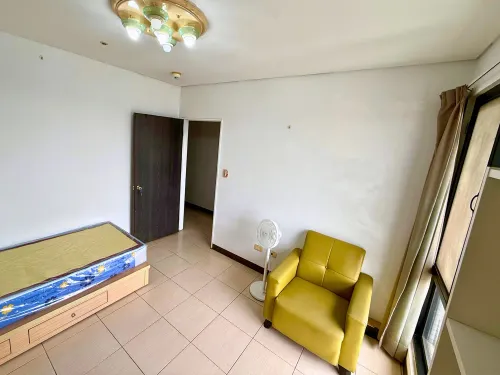 Room for rent TWD 9 500 - Wenhua Road - 3 bedrooms