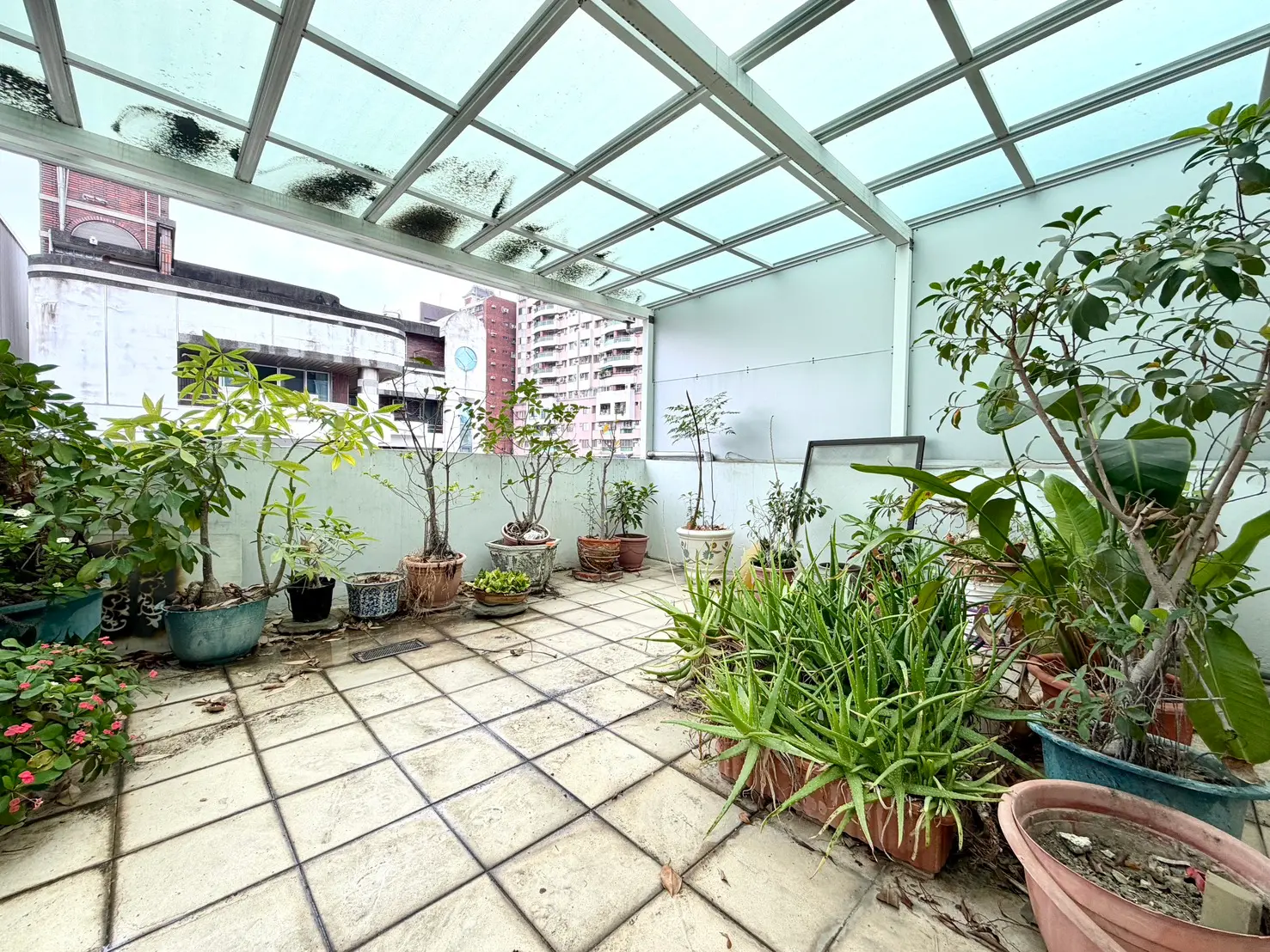 4 bedrooms apartment for sale in Gushan District, Kaohsiung City | NT$ 5 580 000 | 28 ping slide 10