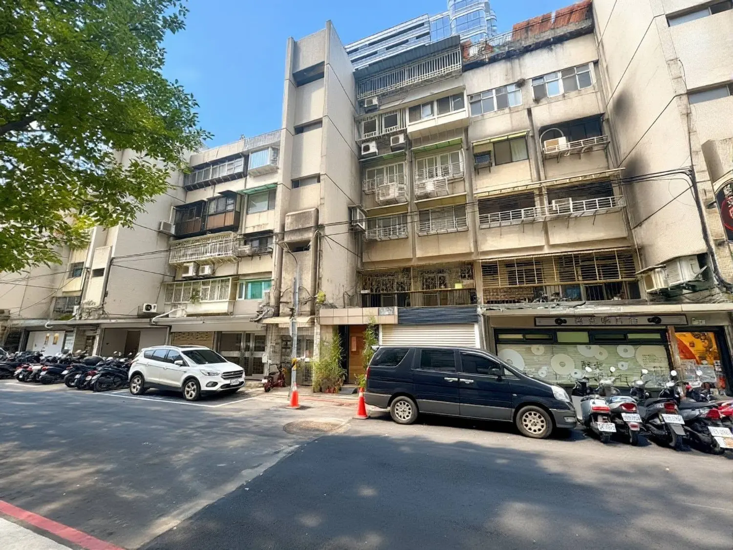 3 bedrooms apartment for sale TWD 27 880 000 - 26 ping - Songshan District, Taipei City slide 9