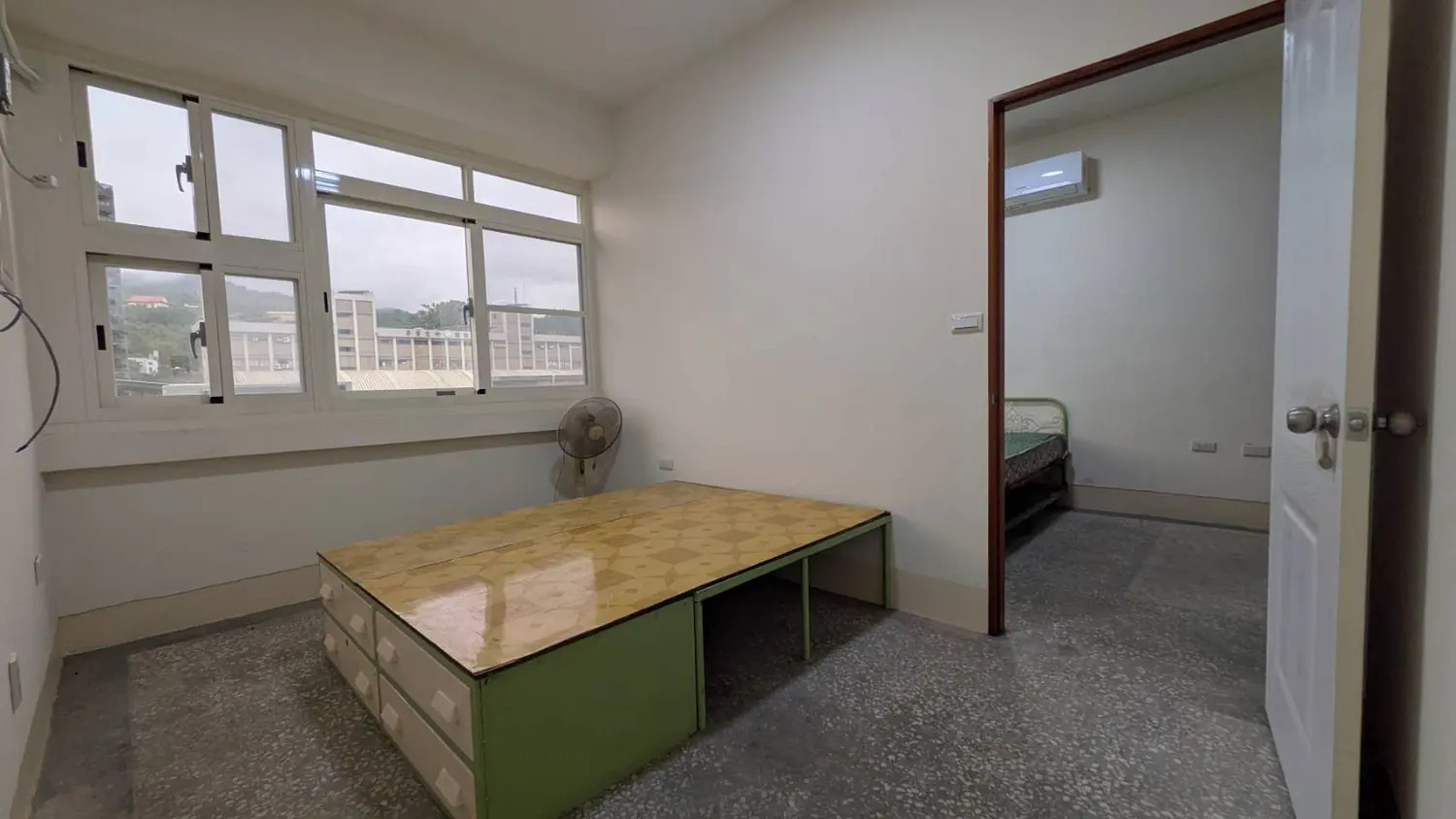 2 bedrooms townhouse for rent in Gushan District, Kaohsiung City | NT$ 16 800 | 13 ping slide 3