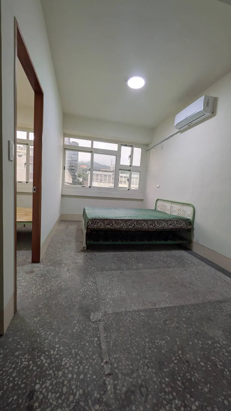 2 bedrooms townhouse for rent in Gushan District, Kaohsiung City | NT$ 16 800 | 13 ping slide 2