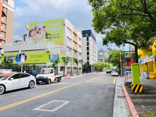 Studio apartment for sale in Zhongshan District, Taipei City | NT$ 69 990 000 | 38 ping slide 12