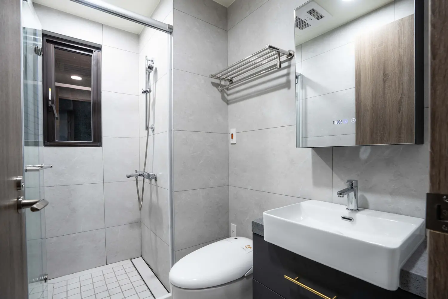 1 room apartment for rent in Zhongshan District, Taipei City | NT$ 96 010 | 12 ping slide 12