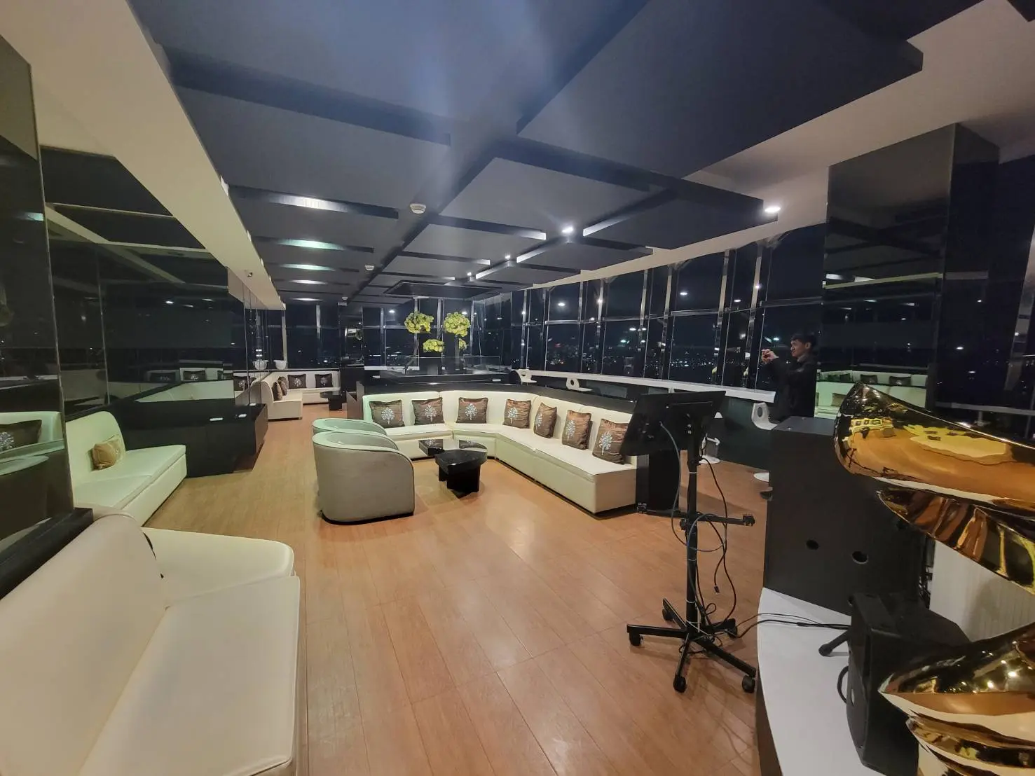 2 bedrooms apartment for rent in Wanhua District, Taipei City | TWD 46 888 | 17 ping slide 0