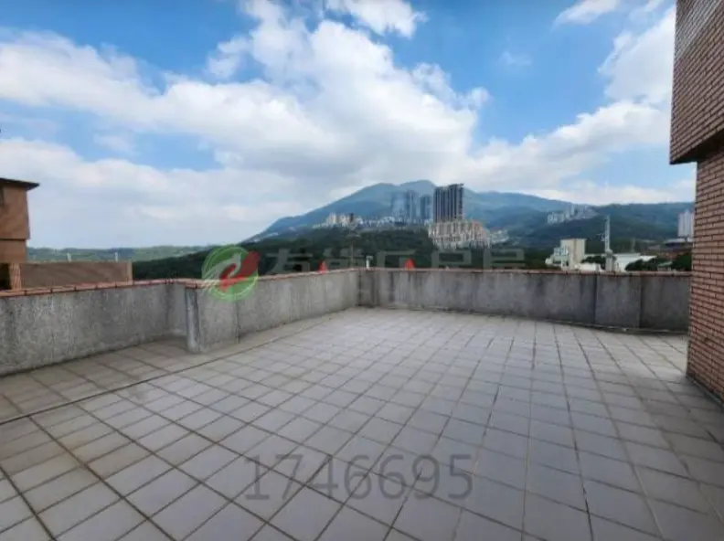 8 bedrooms villa for sale in Tamsui District, New Taipei City | NT$ 33 980 000 | 90 ping slide 1