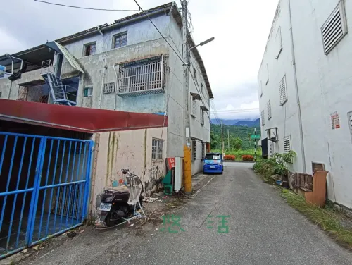 透天厝 出售 TWD 588 000 - 中山路六段 - 2 房