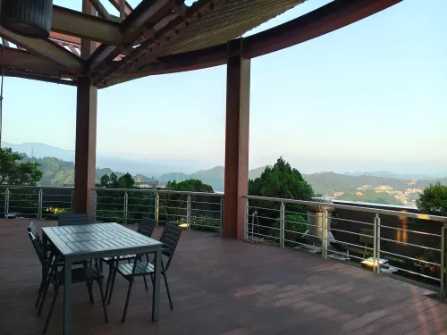 Room for rent NT$ 18 000 - Renyi Rd - 3 bedrooms