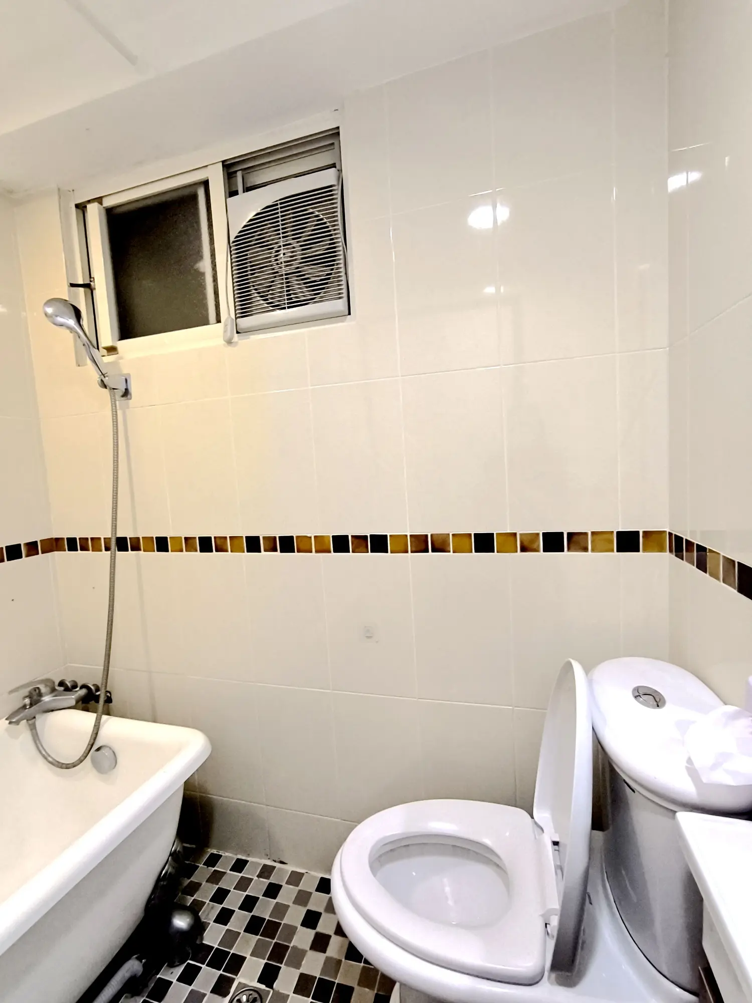 Room for rent in Taipei City, Daan District | NT$ 18 000 | 4 ping slide 4