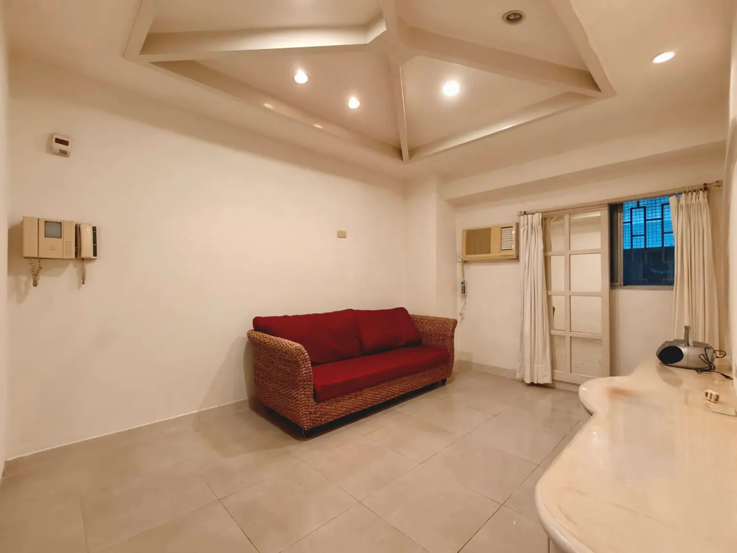 2 bedrooms apartment for sale in Songshan District, Taipei City | TWD 22 000 000 | 15 ping slide 5