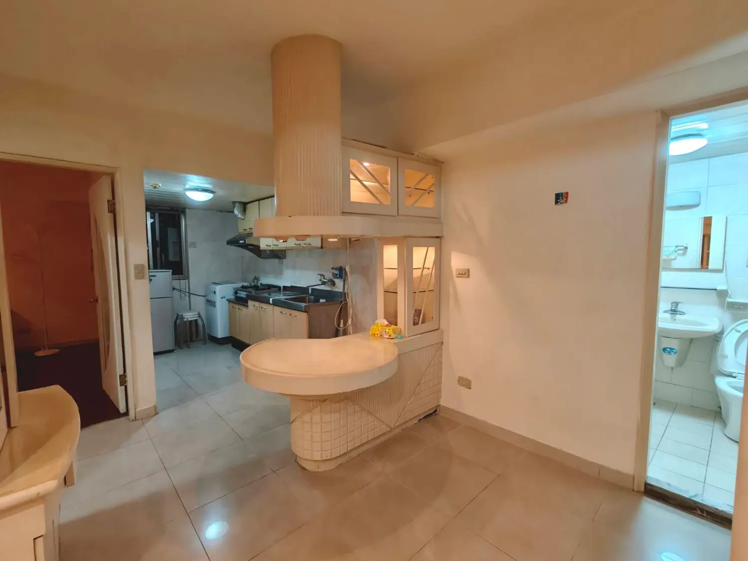 2 bedrooms apartment for sale in Songshan District, Taipei City | TWD 22 000 000 | 15 ping slide 3