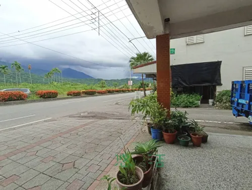透天厝 出售 TWD 588 000 - 中山路六段 - 2 房