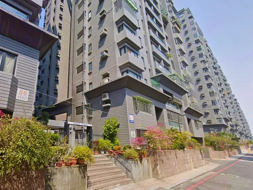 Room for rent TWD 9 500 - Wenhua Road - 3 bedrooms
