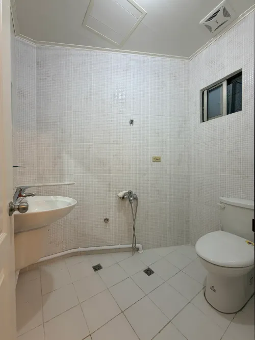 Townhouse for rent NT$ 100 000 - Lane 340, Section 2, Fuxing South Road - 4 bedrooms