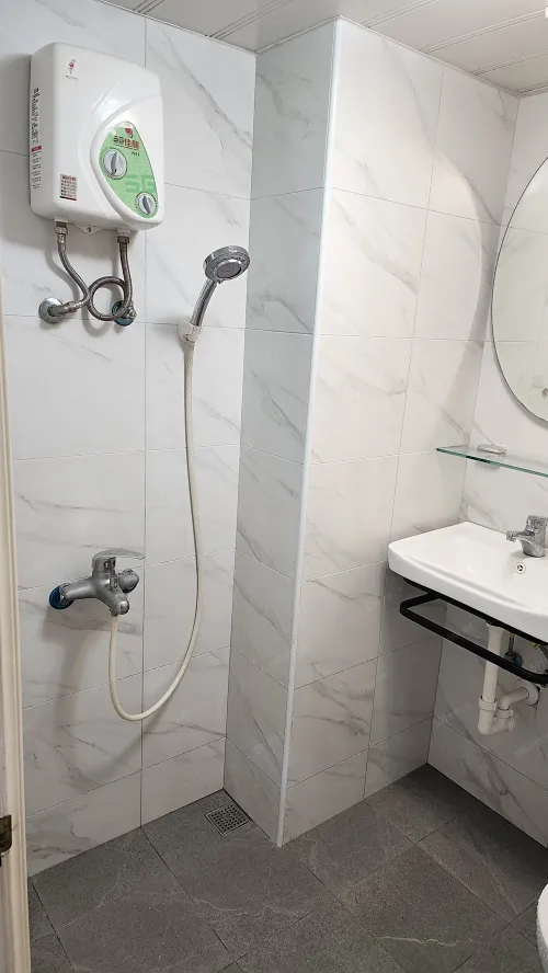 1 room apartment for rent in Songshan District, Taipei City | NT$ 23 500 | 18 ping slide 2