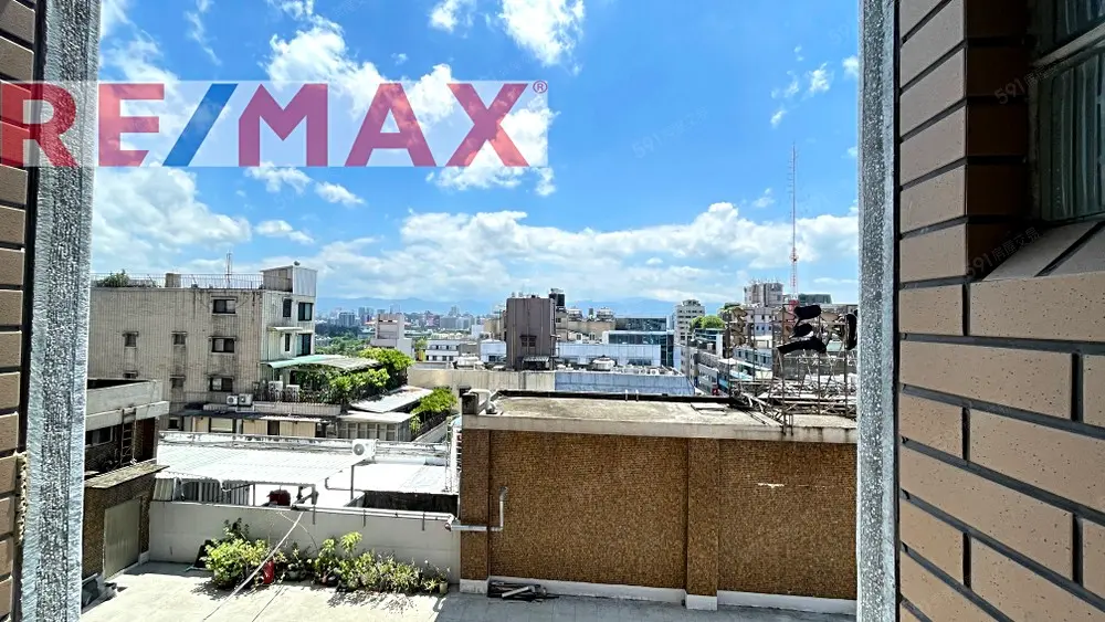 1 room apartment for rent in Zhongzheng District, Taipei City | NT$ 29 000 | 16 ping slide 8