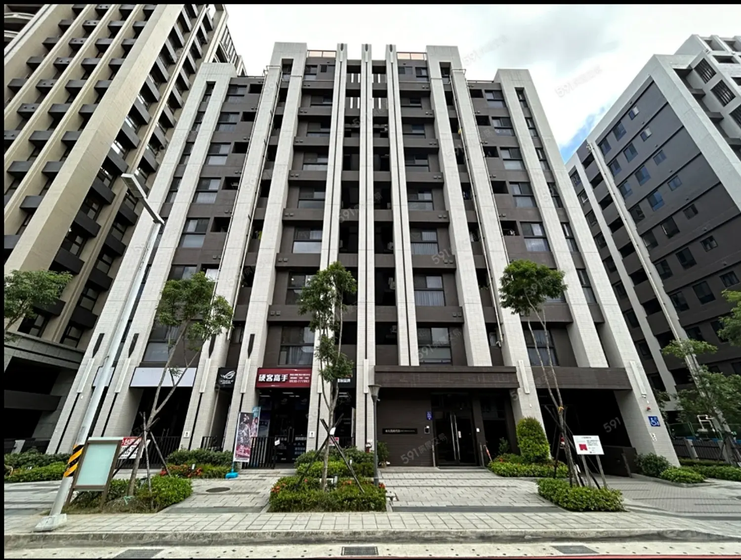 3 bedrooms apartment for rent TWD 39 800 - 35 ping - Sanchong District,New Taipei City slide 0
